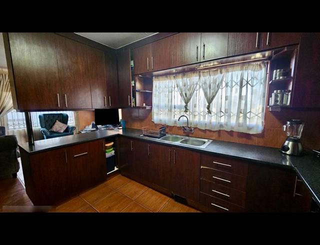 3 BEDROOM HOUSE FOR SALE IN VANDERBIJLPARK CE 4